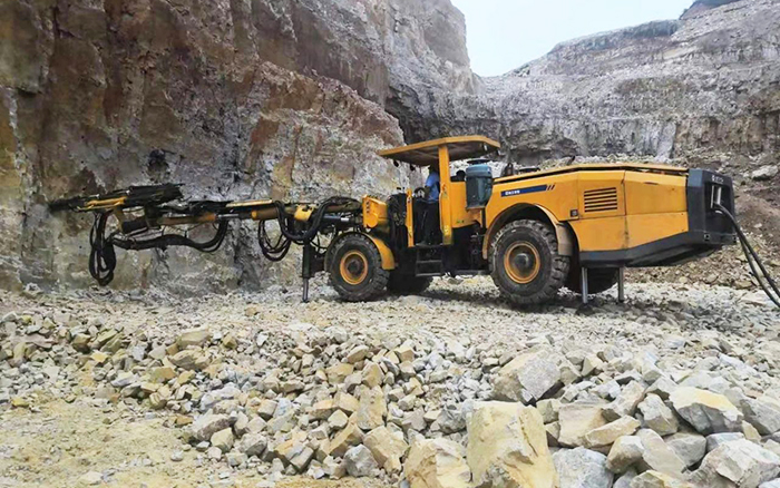 “化水为电”，币游国际凿岩台车提速水电站扩机工程