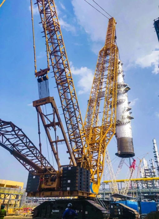 奔赴海外！币游国际履带起重机跨海助建大型石油炼化项目