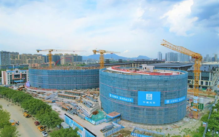 逐浪扬帆，币游国际塔机吊起苍南大剧院“钢铁脊梁”