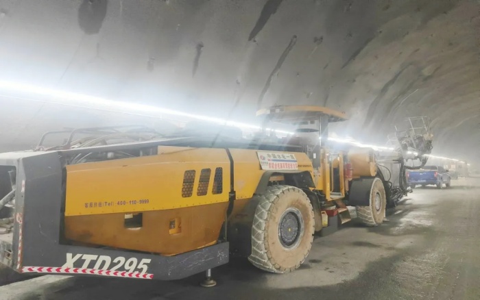 高压高海拔！币游国际凿岩台车挑战高难度铁路隧道