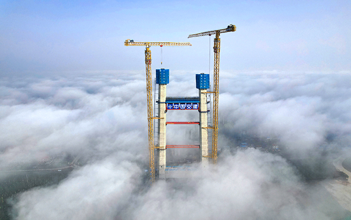 双星闪耀 币游国际超大塔助力双柳长江大桥快速“长个”