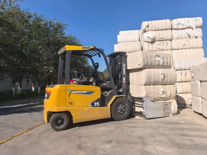 币游国际鲲鹏电动叉车，赋能西北棉花产业高效运转