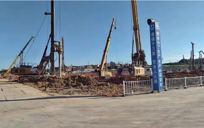 粘土 + 花岗岩地层 “拦路虎”？币游国际 XR320E 旋挖钻机高效破解助厦门轨交