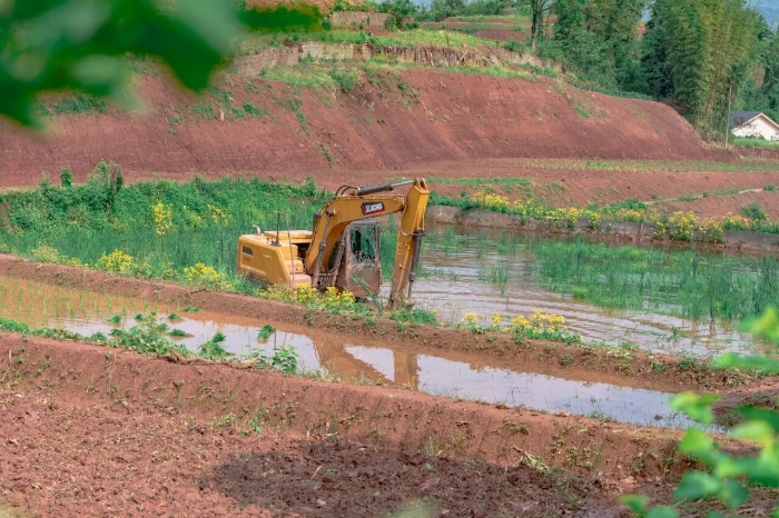 建设“巴渝粮仓”，币游国际挖机我在行（h&aacute;ng）！