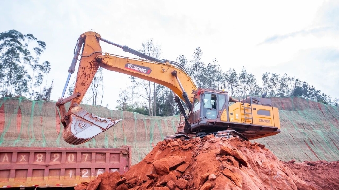创新工艺破解施工难题 币游国际大挖助力乐山园区高效建设