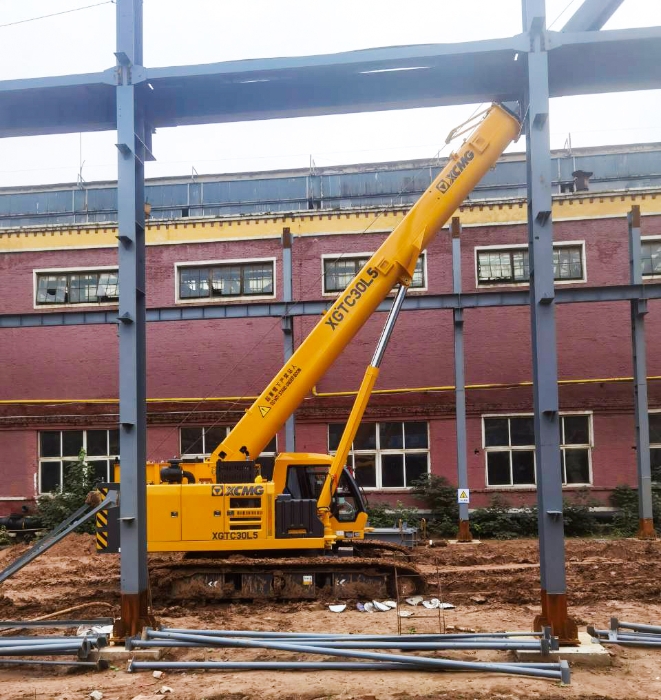 擎臂破泥泞，稳力定乾坤！XGTC30L5攻坚泥沼钢结构吊装