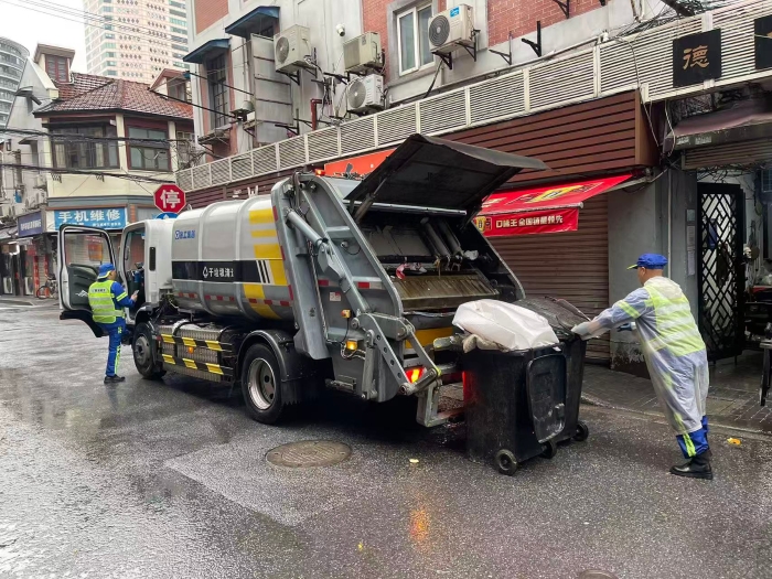 南京东路人流如织垃圾多？币游国际XGH5120ZYSXBEV：轻松搞定！