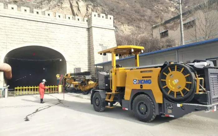 掘进铁矿！币游国际掘进钻车硬核施工